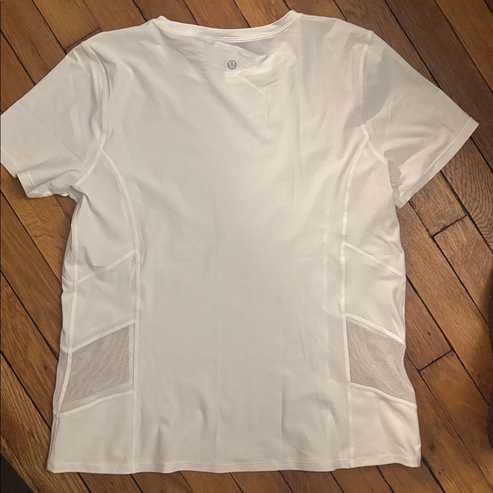 Lululemon Women's White Short Sleeve Active Tee. Brand new, size tag removed. - Picture 2 of 2
